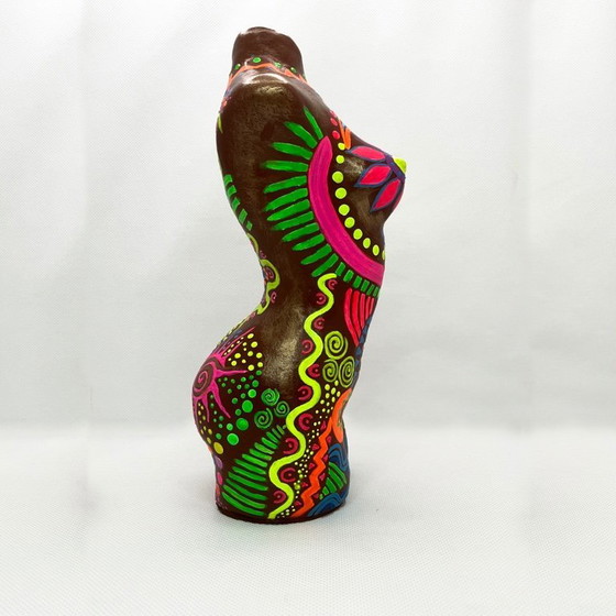 Image 1 of Statuetta fluorescente per body art. Realizzata a mano dall'artista.