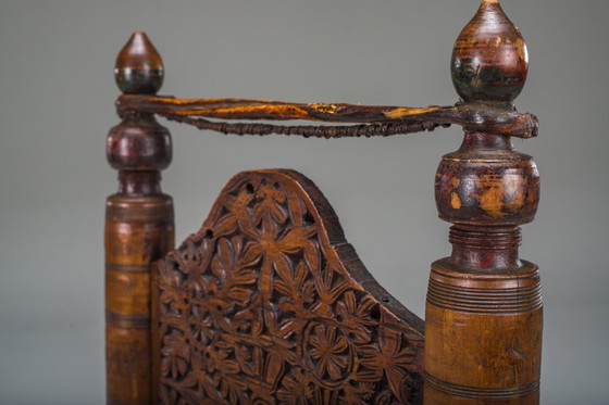 Image 1 of Früher 20. Jahrhundert Handgefertigter niedriger Zedernholzstuhl, Nuristan, 1890er Jahre