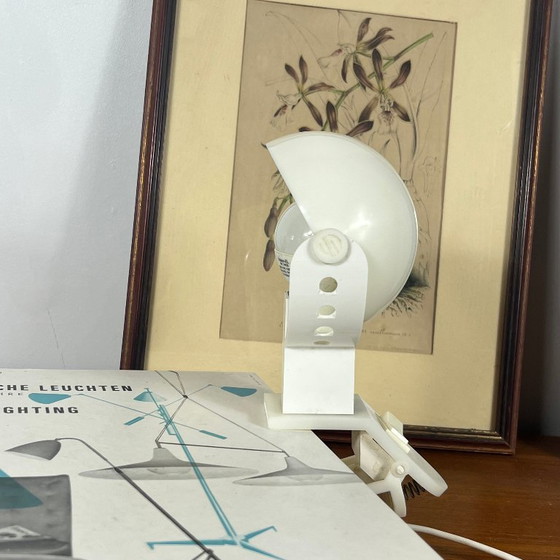 Piccola lampada a pinza a fungo Sarlam in plastica bianca, luce notturna vintage – Lampade da tavolo (photo 2 of 8)