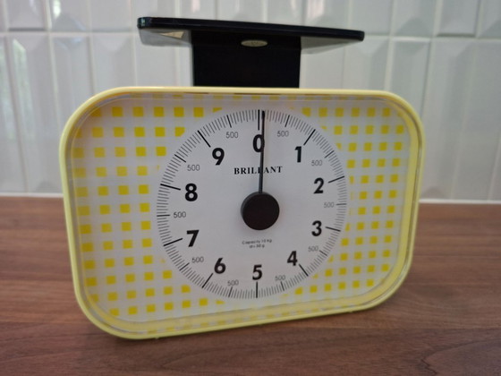 Image 1 of Vintage gele keukenweegschaal