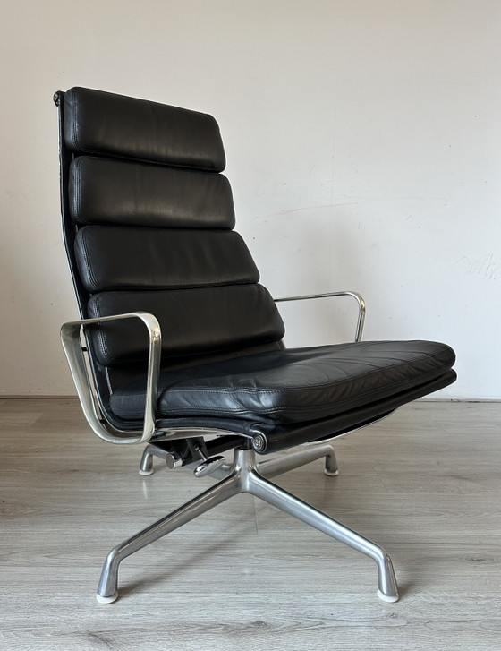 Herman Miller Soft Pad EA 222 – Sillones, Leather, Modern (photo 3 of 9)