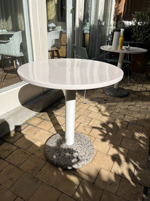 2x HAY keramische tafels in warm wit