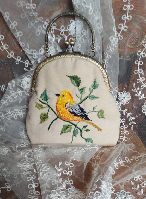 Image 1 of Bolso de diseño, hecho a mano, con bordados.