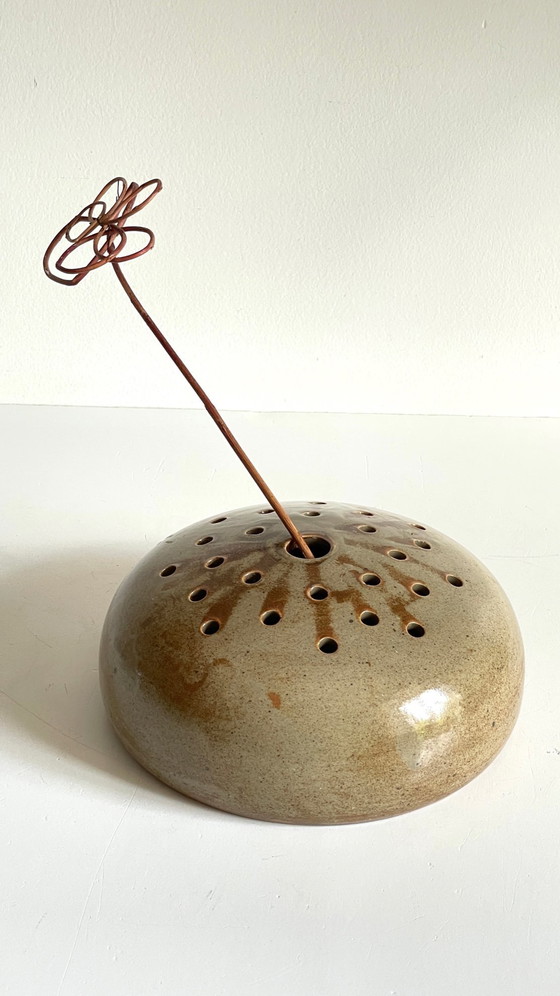 Image 1 of Pique-Fleurs Frans Vintage Craft Centrepiece