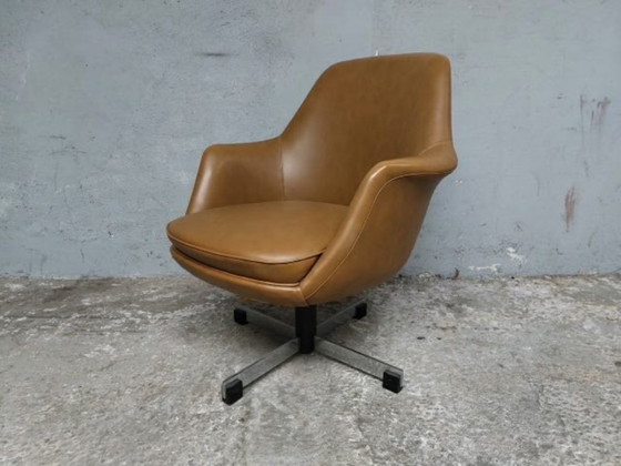 Mid-Century Swivel Chairs – Draaistoelen, Plastic (photo 39 of 39)