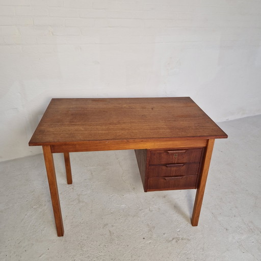 Bureau vintage de design danois avec 3 tiroirs