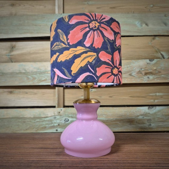 Image 1 of Tafellamp met vintage bolvoet en gebloemde kap