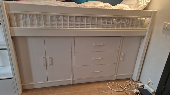 Image 1 of Lit en bois Lifetime avec placards