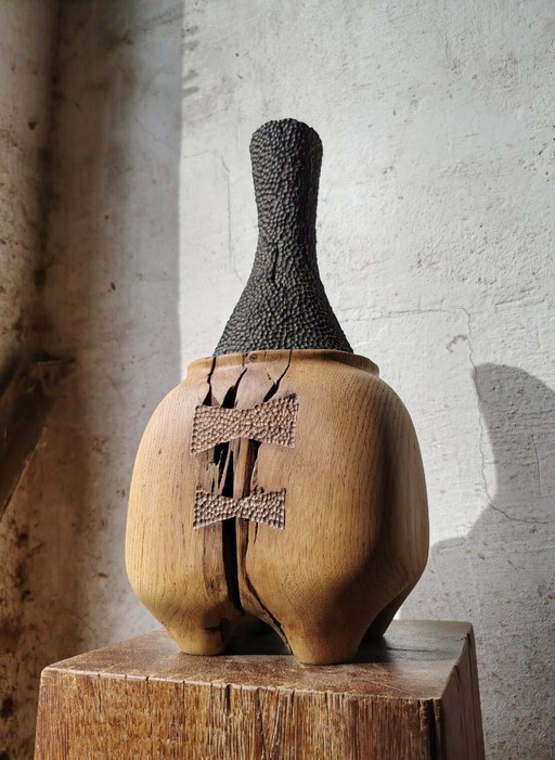 Gesneden massief eiken vaas / Beeldhouwkunst