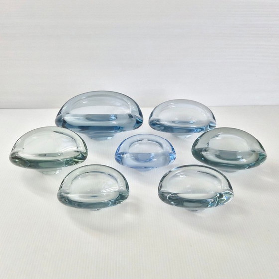 Image 1 of SET DE 7 CENDRIERS VINTAGE 1950 EN VERRE SERIE AKVA DE PER LUKTEN HOLMEGAARD