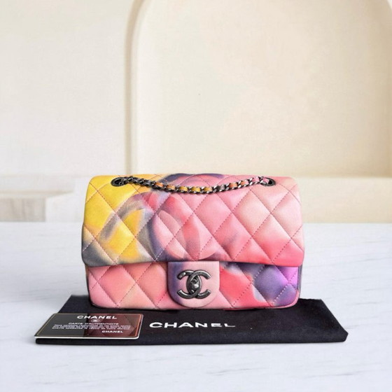 Image 1 of Borsa Chanel Classic Flap Small - Edizione limitata in pelle di agnello trapuntata Flower Power con finiture nere, serie 21