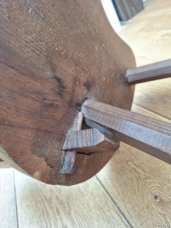Spanischer brutalistischer Dreibeinhocker / Tripod Chair – Wood (photo 3 of 6)