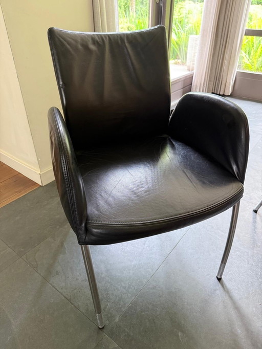 Mooie notenhouten eettafel met 8 lederen stoelen van Nomada