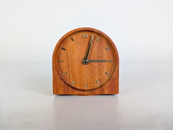 Image 1 of Reloj de mesa original de mediados de siglo, diseño danés, estilo escandinavo, teca, década de 1960.