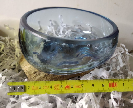 Image 1 of 2 glazen containers vastgesmolten op Gamal-hout