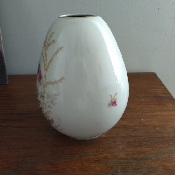 Image 1 of Vaso a uovo in porcellana.