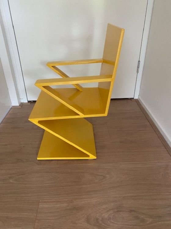 Silla Zig Zag pequeña con reposabrazos basada en silla Gerrit Rietveld – Taburetes, Wood (photo 2 of 10)