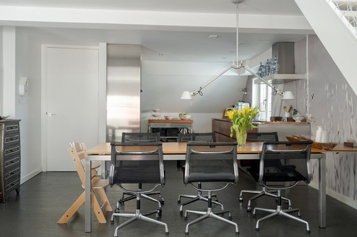 6 Vitra EA105 Stühle