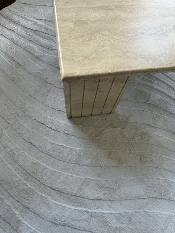 Image 1 of Splendido tavolino da caffè originale in travertino di Angelo Mangiarotti.