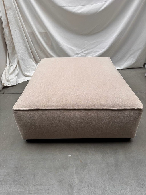 Vast gestoffeerde Dix pouf