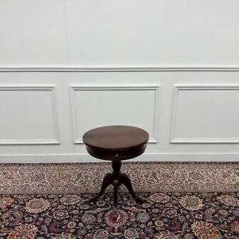 Klassischer englischer Beistelltisch, Beistelltische, Holz, Braun, Chesterfield (Foto 3 von 8)