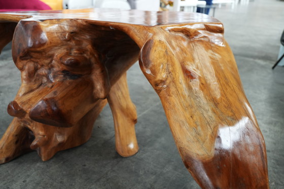 Image 1 of Table en bois à bords vifs fabriquée à la main - Pièce d'apparat organique pour intérieurs modernes