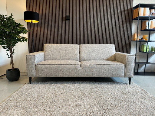 Canapé d'exposition gris en parfait état, 220 x 88 cm