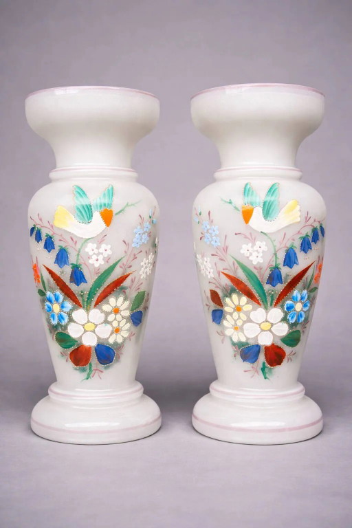 Pair of opaline glass vases. – vazen, Vintage (photo 2 of 5)