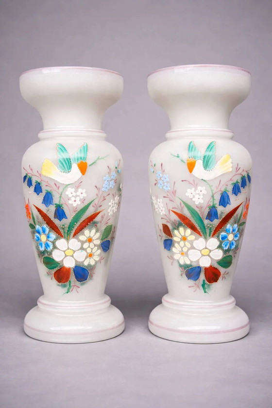 Pair of opaline glass vases. – Vintage (photo 2 of 5)