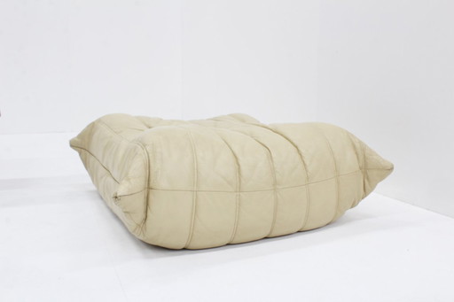Puf vintage Togo Ligne Roset de cuero beige