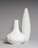 Martin Freyer voor Rosenthal Studio-Line: Sculpturale witte "Plissée" porseleinen vazen, Duitsland, 1968 - Set van twee