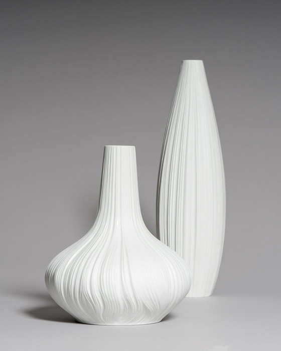 Image 1 of Martin Freyer für Rosenthal Studio-Line: Skulpturale weiße "Plissée"-Porzellanvasen, Deutschland, 1968 - Satz von zwei
