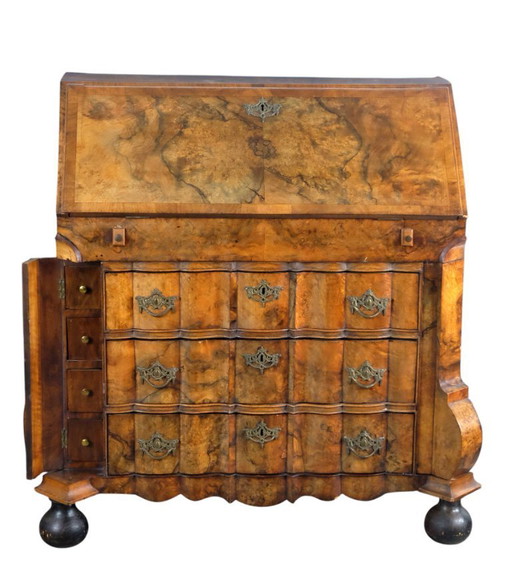 Fine burl secretairy with 'open knees'