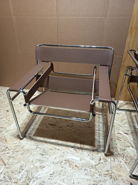 Image 1 of Poltrone Knoll Wassily B3 2 nuove/usate in pelle color noce di Marcel Breuer € 4.400