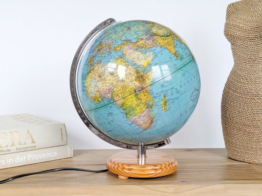 Columbus Duplex verlichte wereldbol uit de jaren 80: politieke en fysische kaart, grenenhouten voet, Europese stekker