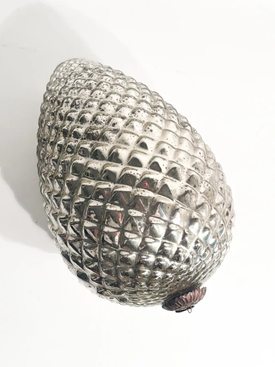 Grosse pomme de pin en métal argenté avec finition en verre, années 1960 – Objets déco, Metal, Glass (photo 5 of 7)