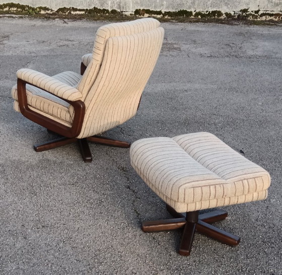 Image 1 of Drehsessel und Hocker aus der Mitte des 20. Jahrhunderts (1970er Jahre)