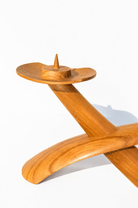 Image 1 of Rare chandelier sculptural en bois sculpté à la main, de style moderne du milieu du XXe siècle, en forme de boomerang.