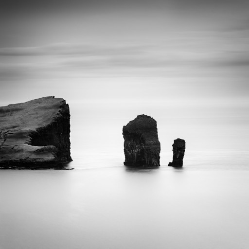 Drangarnir Sea Stacks Study 2, Faeröer, Zwart-Wit Fotografie