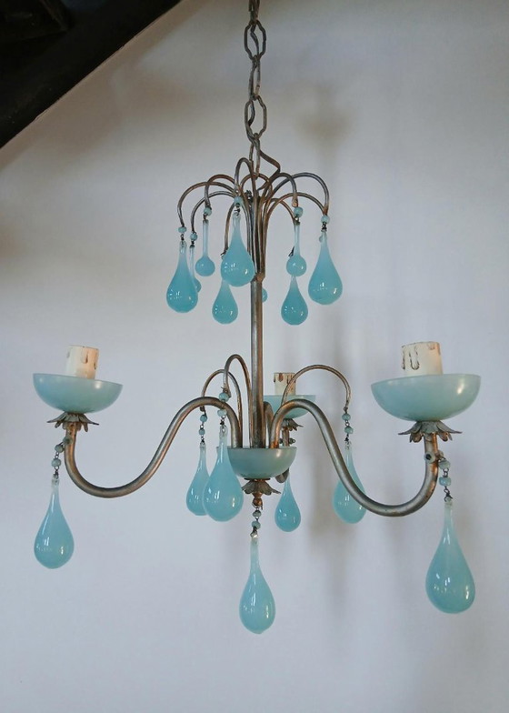 Image 1 of Magnifico lampadario in cristallo opalino di Murano, blu, a tre luci, circa 1950.