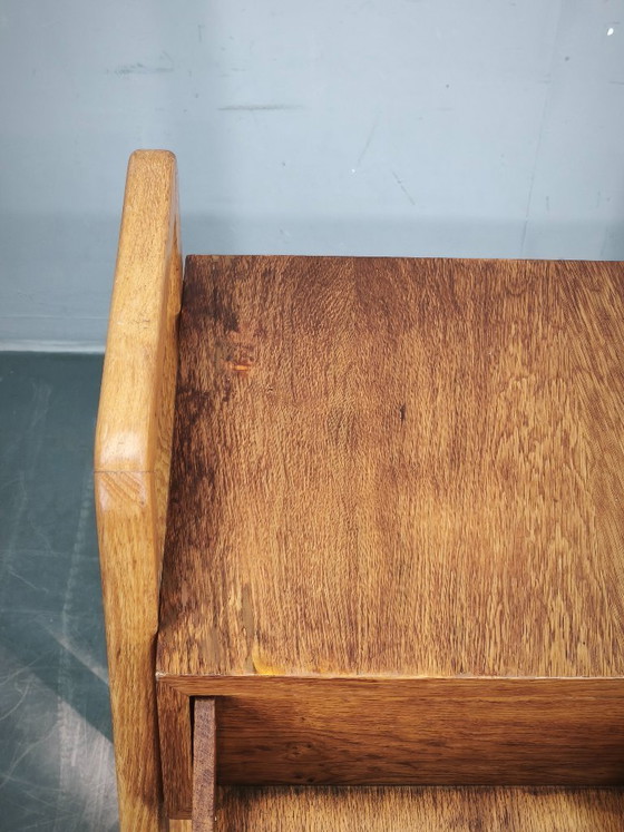 Image 1 of Table d'appoint en chêne tchèque des années 1960 avec tiroir de rangement intégré