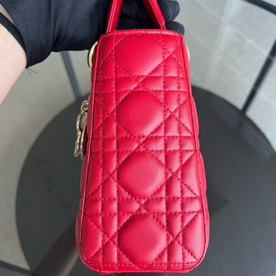 Image 1 of DIOR LADY SMALL FLAP - PELLE DI AGNELLO CANNAGE ROSSO CON DETTAGLI ORO