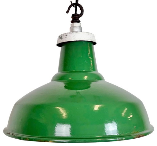 Industriële Britse groene emaille fabriekshanglamp, jaren 60
