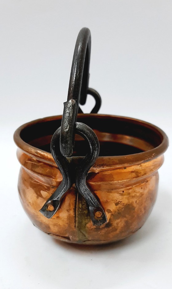 Image 1 of Calderone (pentola) in rame martellato d'epoca con manico in ferro forgiato
