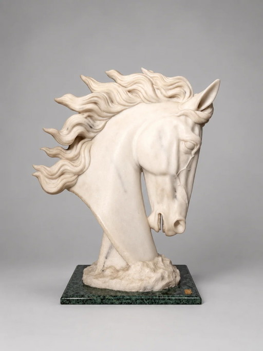 Sculptures “Sculpture by Leonardo” – Tête de cheval blanche sur base en marbre vert