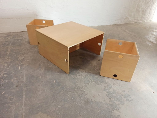 Conjunto Montessori de mesa y sillas de madera para niños