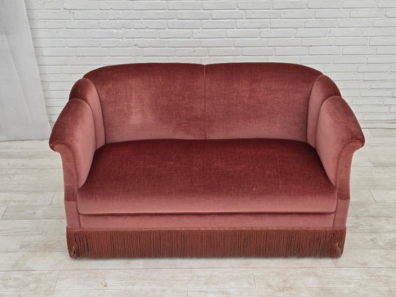Anni '60, Divano danese 2 posti, velluto d'arredamento rosa originale. – Divani 2 posti, Velvet, Wood (photo 2 of 21)
