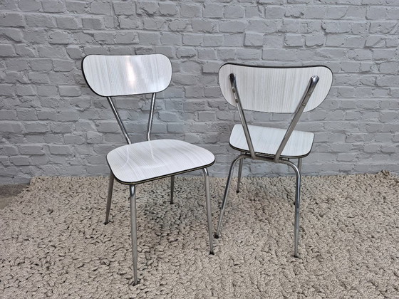 Set di 3 Sedie da Cucina Design Vintage di Brabantia, Formica Striata Bianca, Paesi Bassi, Anni '60 (photo 4 of 8)