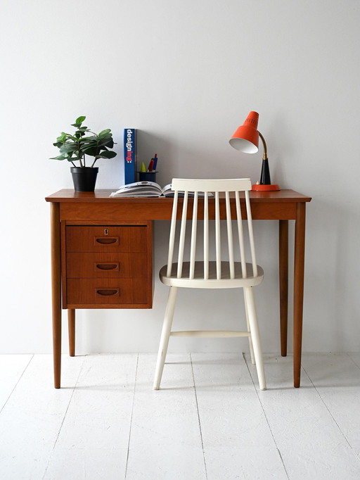 Bureau scandinave vintage en teck avec trois tiroirs