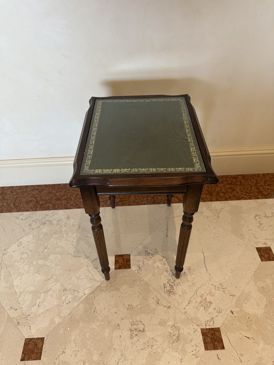 Image 1 of Petite table d’appoint vintage en bois